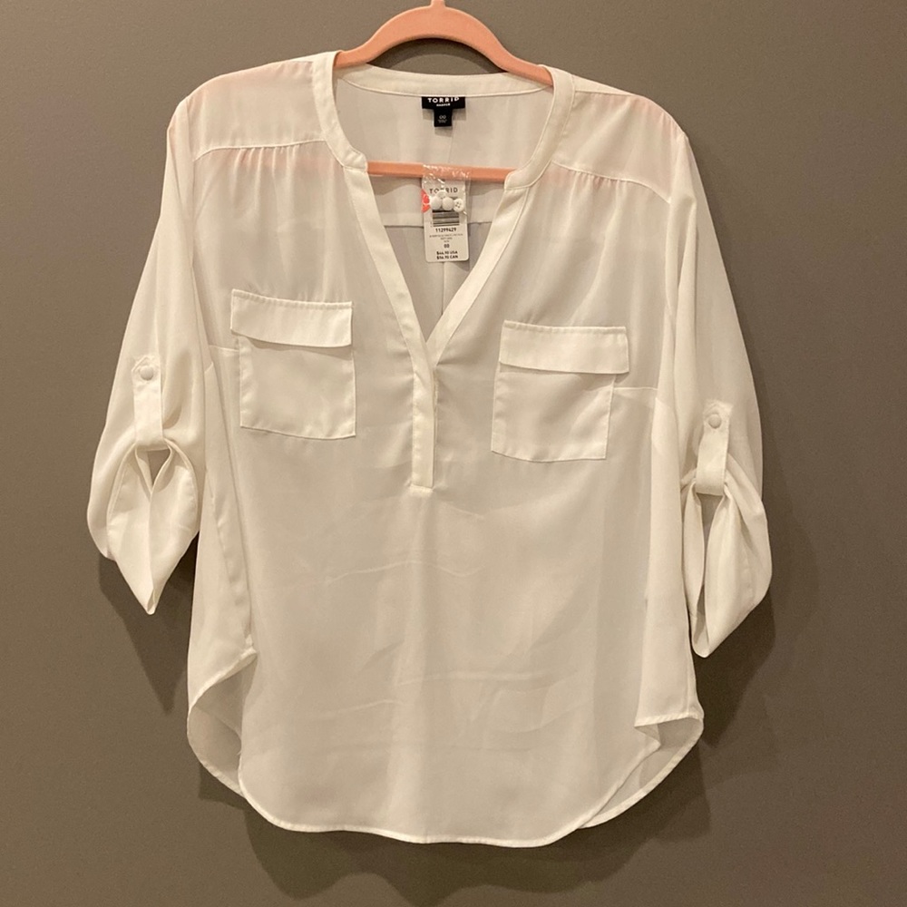 TORRID Women’s Size 00 White Sheer Blouse with Tie Back sleeves & front pockets